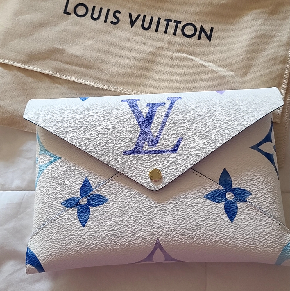 LARGE KIRIGAMI POUCHET BY THE POOL 2023